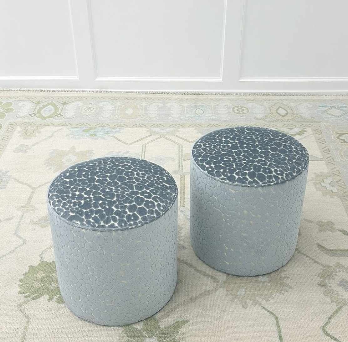 THE TIGHT ROUND OTTOMAN :: LEOPARD CUT VELVET // CERULEAN BLUE