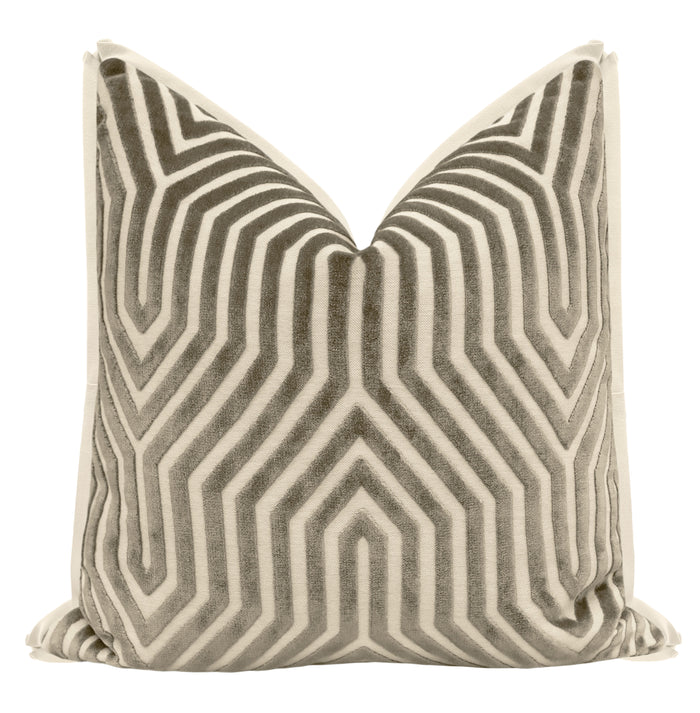 VANDERBILT VELVET // DOVE | SCHUMACHER