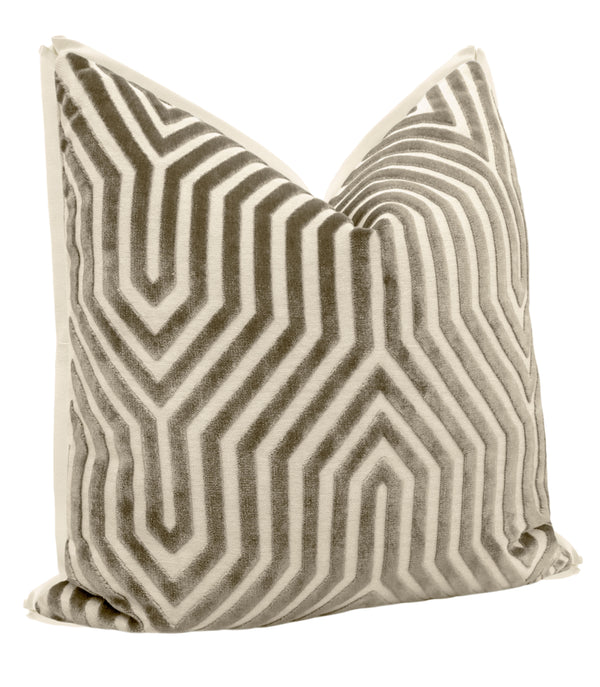 VANDERBILT VELVET // DOVE | SCHUMACHER