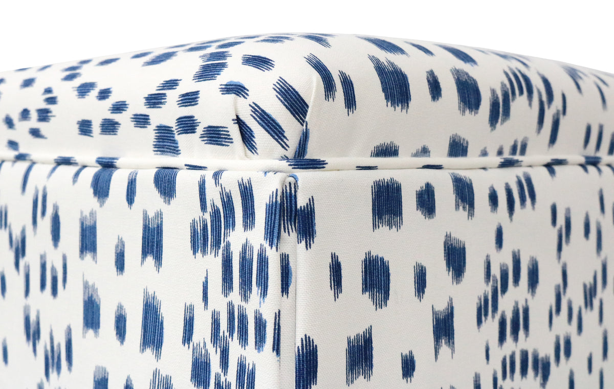 THE SKIRTED OTTOMAN :: LES TOUCHES