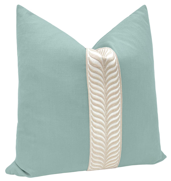 CLASSIC LINEN // SPA BLUE + TRELLIS TRIM // NATURAL